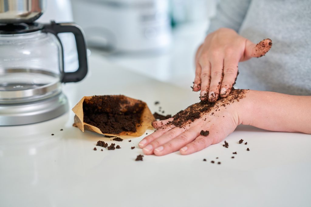 How to use coffee grounds in the garden